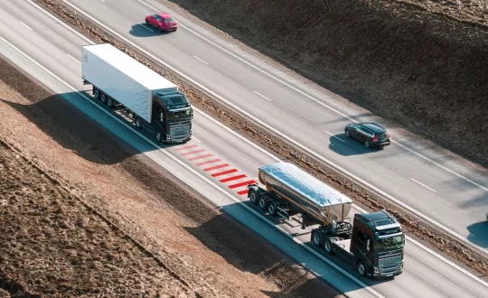 Το Distance Alert είναι διαθέσιμο στα Volvo FH, Volvo FH16, Volvo FM και Volvo FMX που κατασκευάστηκαν από τον Ιούνιο του 2018 και μετά, ενώ σημειώνεται πως τα φορτηγά πρέπει επίσης να είναι εξοπλισμένα με το σύστημα προειδοποίησης σύγκρουσης της Volvo Trucks.