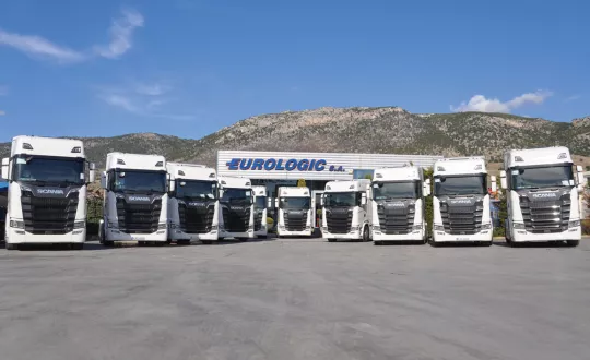 Η απόκτηση των δώδεκα Scania S 650 με τη «flat» καμπίνα κόστισε, ούτε λίγο ούτε πολύ, 1,45 εκατομμύρια ευρώ και μαζί με την προμήθεια 14 σύγχρονων θαλάμων, η συνολική επένδυση πλησίασε τα 2,7 εκ. ευρώ.