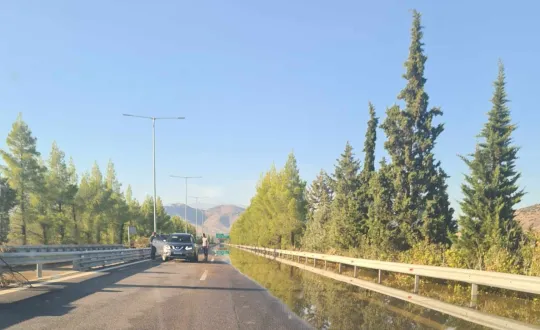 Πάντως μεγάλο μέρος των καταστροφών σε δρόμους και άλλες υποδομές που υπέστη η Θεσσαλία ακόμα δεν έχει αποκατασταθεί