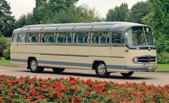 65 χρόνια ζωής μετρά το Mercedes-Benz Ο 321 Η.