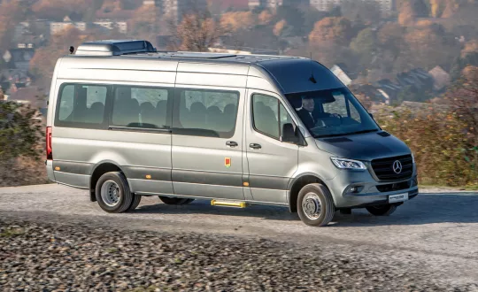 Το μοντέλο Sprinter Transfer 35 με μήκος 6,967 χιλιοστά, πλάτος 2,020 χιλιοστά και ύψος 2,850 χιλιοστά. 