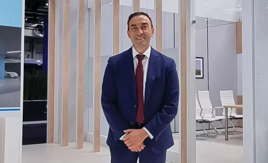 Συνέντευξη Πέτρου Πλακάκη, Διευθυντή Μονάδας Φορτηγών και Λεωφορείων της Πέτρος Πετρόπουλος ΑΕΒΕ στο περιοδικό ΤΡΟΧΟΙ & ΤΙR