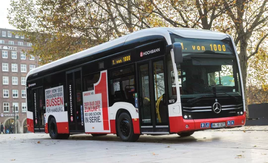 Το eCitaro διαθέτει μπαταρίες λιθίου χωρητικότητας έως και 243 kWh, οι οποίες τροφοδοτούν με ενέργεια για μέχρι και 150 χλμ. τους δύο ηλεκτροκινητήρες που είναι τοποθετημένοι στις πλύμνες των τροχών του άξονα ZF AVE 130 και οι οποίοι αποδίδουν ισχύ 2x125 kW (2x168 hp) και ροπή 2x485 Nm (970 Nm).