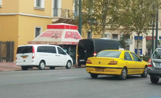 Σε περίπτωση που η επιβίβαση είναι εντός των ορίων της έδρας του Ε.Δ.Χ. αυτοκινήτου, τότε η αποβίβαση μπορεί να είναι σε σημείο είτε εντός είτε εκτός αυτής, ενώ στην περίπτωση που η επιβίβαση είναι εκτός των ορίων της έδρας η αποβίβαση πρέπει να είναι εντός αυτής.