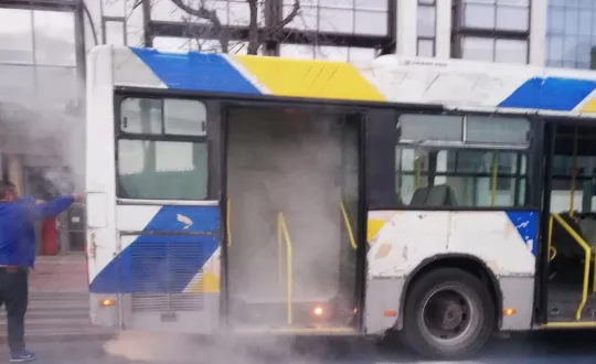 φωτιά στο λεωφορειο 608