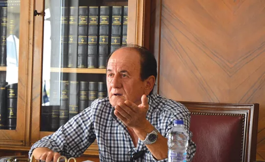 Το ποσό των 15.000 ευρώ θα καταβάλει ο Στέφανος Χίος στον πρόεδρο του ΣΑΤΑ, Θύμιο Λυμπερόπουλο (φωτό) για ηθική βλάβη.