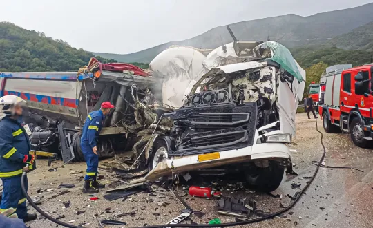 συγκρουση φορτηγων 