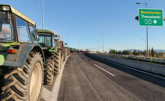 τρακτερ στην εθνική οδό