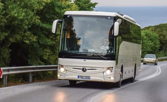 Άμεσος και αποδοτικός ο κινητήρας, o οποίος εξασφαλίζει καλές ρεπρίζ και διατηρεί υψηλή μέση ωριαία ταχύτητα. Αποδίδει 428 ίππους στις 1.800 σ.α.λ και μέγιστη ροπή 2.100 Nm από τις 1.100 σ.α.λ.