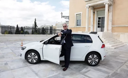 «Η Βουλή δεν θα μπορούσε να λείψει από αυτή την εκστρατεία προστασίας του περιβάλλοντος, προστασίας της ζωής μας, του πλανήτη μας και του μέλλοντός μας», τόνισε ο Πρόεδρος της Βουλής, Κωνσταντίνος Τασούλας.