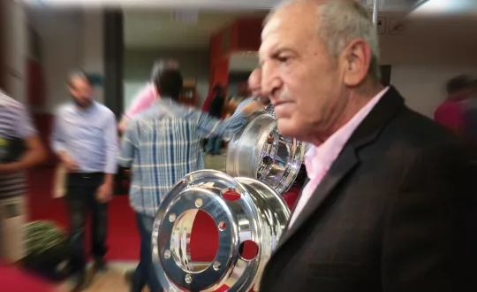 Για µας όµως, δεν ήσουν µόνο ο συνεργάτης µας, ήσουν ο άνθρωπος που γνωρίσαµε, εκτιµήσαµε και αγαπήσαµε.