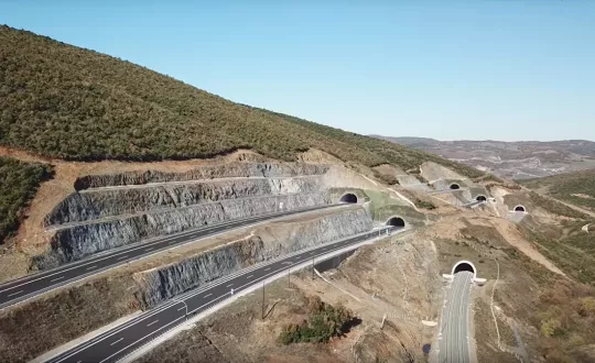 Το «πράσινο φως» έδωσε η Κομισιόν για την κατασκευή του τμήματος Λαμία – Ξυνιάδα» του Ε65, εγκρίνοντας χρηματοδότηση ύψους 255 εκ. ευρώ.