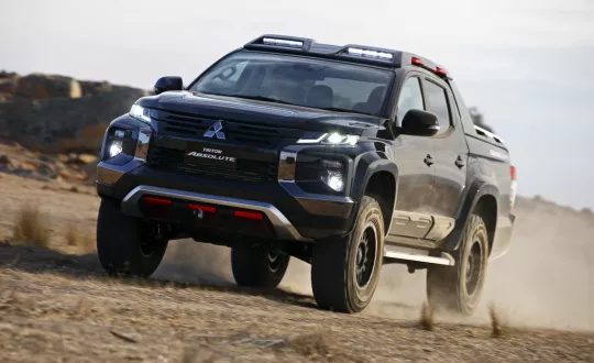 Η Mitsubishi Motors Corporation δημιούργησε το «one-off» εκθεσιακό όχημα, Mitsubishi L200 Absolute, προκειμένου να αναδείξει τη σκληροτράχηλη φύση του νέου ιαπωνικού pick-up.