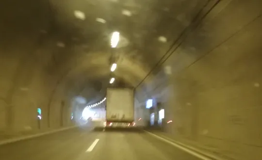 Σήραγγες Εγνατίας Φορτηγό σε τούνελ