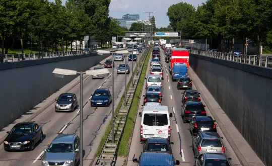 δρόμος με αυτοκινητα road cars traffic