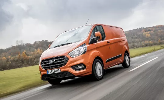 Την απόκτηση ενός Ford Transit Custom απλοποιεί το νέο χρηματοδοτικό πρόγραμμα Custom Ford Pro Plus.