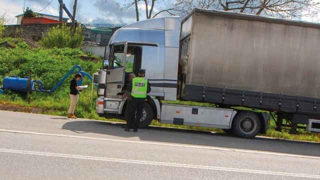 Επιτόπιος έλεγχος μπορεί να πραγματοποιηθεί και σε οποιοδήποτε μεταφορικό μέσο, με τη συνδρομή της Ελληνικής Αστυνομίας, που κινείται εντός της ορίων της Περιφέρειας Δυτικής Μακεδονίας.