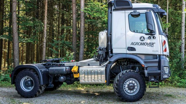 Το Agro Mover Work της Paul πάνω στο πλαίσιο του Mercedes-Benz Arocs 2051 AS 4x4.