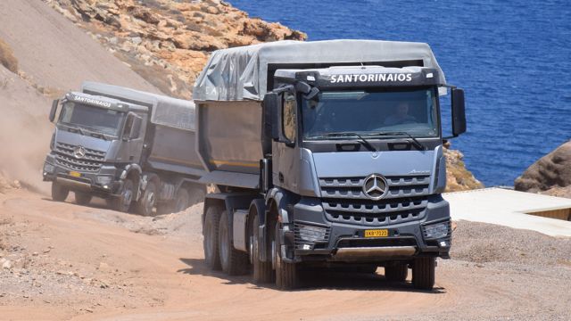 Ικανοποιητική η απόδοση του 13λιτρου κινητήρα σύμφωνα με τους οδηγούς των Arocs, ο οποίος αποδίδει 449 ίππους στις 1.600 σ.α.λ και μέγιστη ροπή 2.200 Nm στις 1.200 σ.α.λ.