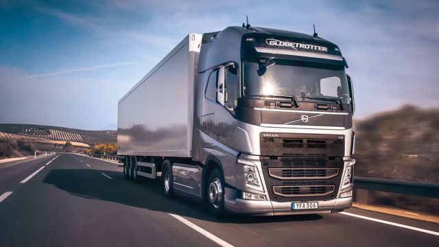 Ο νέος κινητήρας D13TC (Turbo Compound) αποδίδει ισχύ 460 ή 500 ίππων, αλλά και μέχρι 300 Nm επιπλέον ροπής (2.600 Nm στην έκδοση των 460 ίππων και 2.800 Nm στην έκδοση των 500 ίππων).