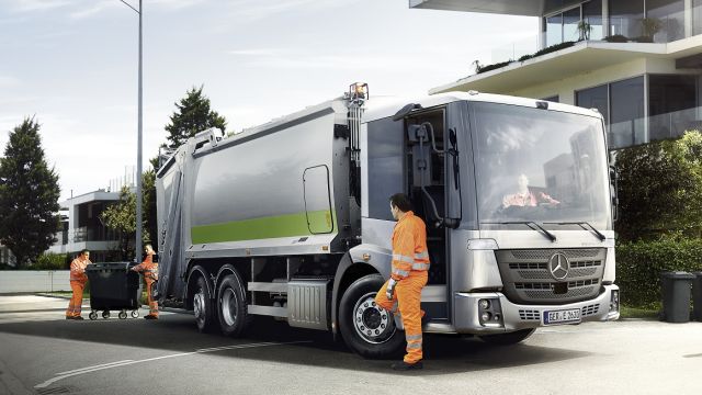 Προετοιμάζεται πυρετωδώς το ηλεκτρικό Mercedes-Benz eEconic (στη φωτό το συμβατικό μοντέλο).
