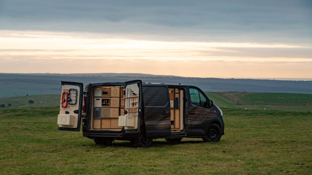 Το Nissan NV300 Concept-van είναι ένα πρωτότυπο βαν, το οποίο δημιουργήθηκε προκειμένου η ιαπωνική εταιρεία να επιδείξει την ευελιξία των επαγγελματικών της οχημάτων, ως προς τις εξατομικευμένες μετασκευές όλων των τύπων.