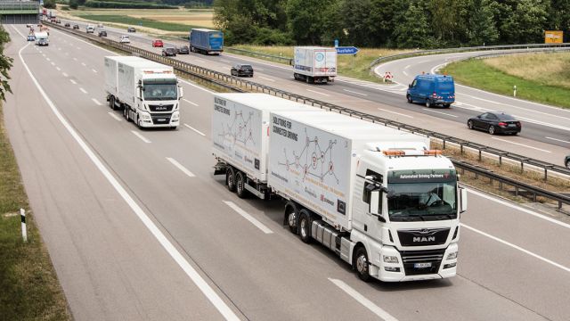 Συζητάμε με τους κυρίους Volker Heim και Benjamin Steinmetz από τη MAN Truck & Bus για τα συστήματα υποβοήθησης οδήγησης.