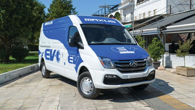 Το ηλεκτρικό Maxus EV80 προσφέρεται σε έκδοση Panel Van με μεσαία (φωτό) και υψηλή οροφή, αλλά και σε έκδοση σασί.