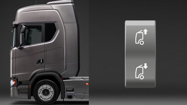 Η Scania εισήγαγε πρόσφατα στον πίνακα οργάνων ένα κουμπί, μέσω του οποίου ο οδηγός μπορεί να ρυθμίσει μόνος του το ενδεδειγμένο κάθε φορά ύψος του σπόιλερ οροφής. 