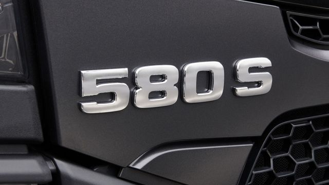Αντί -για παράδειγμα- για το «S 580» που έχουμε συνηθίσει, θα αναγράφεται το αντίστροφο, δηλαδή το «580 S».