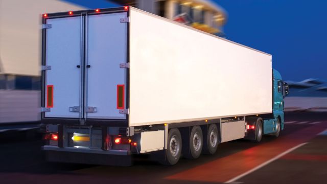 Τι τρέιλερ επιτρέπεται να «κοτσάρει» μονό όχημα (βαν, φορτηγό ή λεωφορείο) ή ένας τράκτορας (ελκυστήρας)