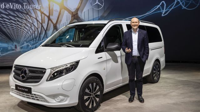 Ο Marcus Breitschwerdt δηλώνει πως, η υποστήριξη πελατών για τα ηλεκτρικά van της Mercedes είναι μοναδική στην αγορά