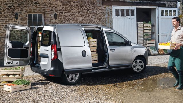 Δείτε στο ΤΡΟΧΟΙ & TIR τους χώρους φόρτωσης έξι βαν διανομών.