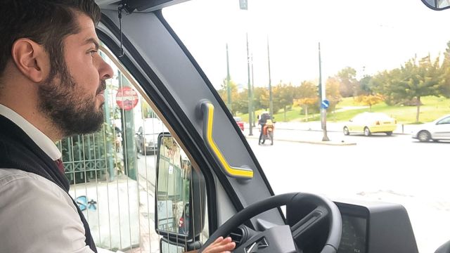 Τις σημερινές δυσκολίες και καθυστερήσεις θα λύσει ο ηλεκτρονικός προγραμματισμός, που θα λειτουργεί με τρόπο booking, όπως γίνονται οι κρατήσεις π.χ. των αεροπορικών εισιτηρίων, εξηγεί ο κ. Λογοθέτης (φωτό).