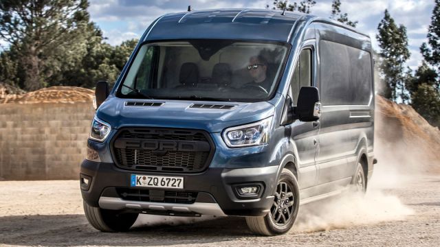 Η σειρά Trail (μεγάλο Transit και Transit Custom) φέρει στον βασικό εξοπλισμό μηχανικό διαφορικό MLSD της Quaife, ίδιο με αυτό που χρησιμοποιείται στα σπέσιαλ μοντέλα της Ford Performance, και προαιρετικά για το μεγάλο Transit AWD 