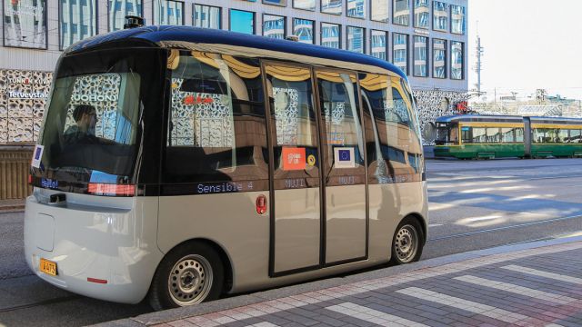 Το μήκους 4,6 μ. GACHA του Ελνσίνκι, μπορεί να μεταφέρει 16 επιβάτες (10 καθήμενοι). Διαθέτει δύο ηλεκτροκινητήρες ισχύος 2x55 kW (74 hp) και μπαταρίες 24 kWh, που του προσδίδουν αυτονομία άνω των 100 χλμ.