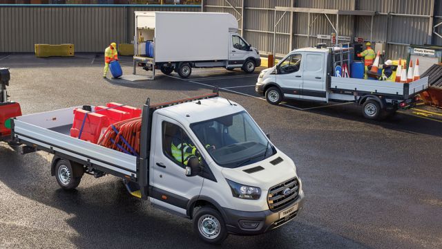 Η Ford προσφέρει στους διαχειριστές στόλων μια σειρά έτοιμων μετατροπών για το 10τάχυτο Transit, ενώ αναλαμβάνει και την κατασκευή εξατομικευμένων εκδόσεων με βάση τις ανάγκες και απαιτήσεις του κάθε πελάτη.