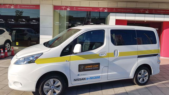 Το Nissan e-NV200 Evalia της κοινωνικής υπηρεσίας του Δήμου Ιλίου.