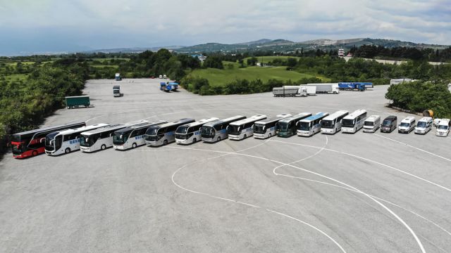 Ο στόλος της εταιρείας αποτελείται από 25 λεωφορεία χωρητικότητας από 19 έως και 84 θέσεις. Τα λεωφορεία της εκτελούν εκδρομές στην Ελλάδα και σε όλη την Ευρώπη. 