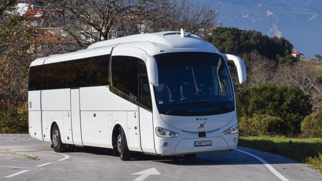 Το Volvo Irizar του υπεραστικού ΚΤΕΛ Πιερίας Α.Ε. εκτελεί καθημερινά δρομολόγια εντός και εκτός νομού. 