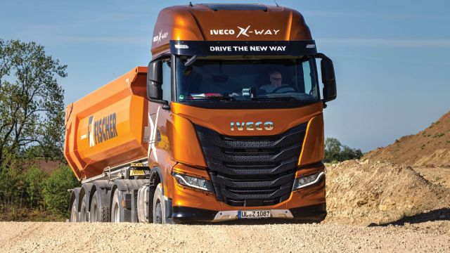 Στο δρόμο, το νέο X-Way ικανοποιεί τον έμπειρο οδηγό με το χαμηλό επίπεδο θορύβου και την ισορροπημένη οδική συμπεριφορά