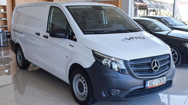 Το μήκος της έκδοσης Long είναι 5.140 χιλιοστά, το ύψος του 1.941 και το πλάτος 1.928. 