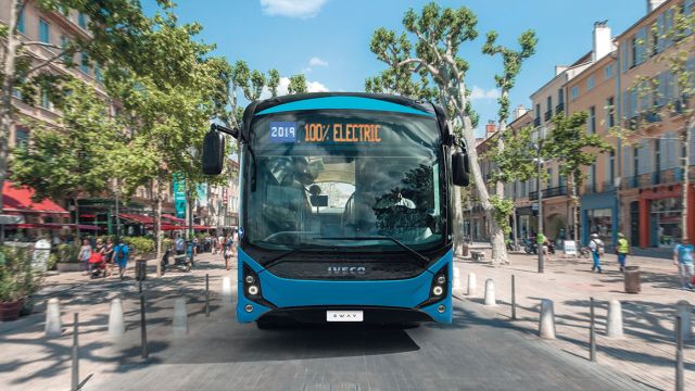 Η ηλεκτρική γραμμή κίνησης έχει ισχύ 120 ή 190 kW (163 και 258 ίπποι), με τη ροπή να είναι της τάξης των 1.000 και 2.100 Nm, αντίστοιχα.