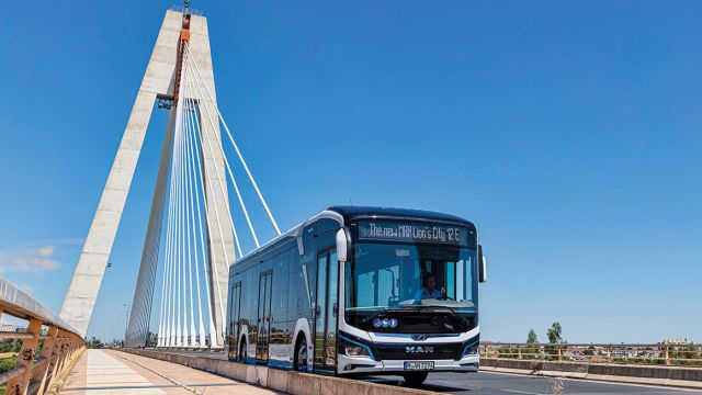 Νέας σχεδίασης αμάξωμα, χαμηλότερο απόβαρο.