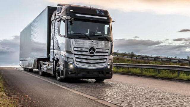 Mercedes-Benz GenH2 Truck