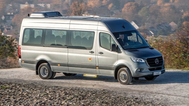 Το μοντέλο Sprinter Transfer 35 με μήκος 6,967 χιλιοστά, πλάτος 2,020 χιλιοστά και ύψος 2,850 χιλιοστά. 