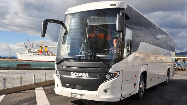 51+1+1 πολυτελείς θέσεις