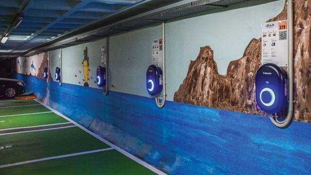 Συστοιχίες φορτιστών Webasto έχουν τοποθετηθεί από την EVcharge Systems τόσο στα εξωτερικά parking όσο και στα υπόγεια