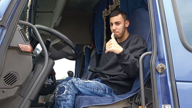 Αν και o Παναγιώτης φωτογραφήθηκε στο Volvo που δουλεύει ο πατέρας του, ωστόσο δηλώνει πως η μεγάλη αγάπη του είναι τα Scania.