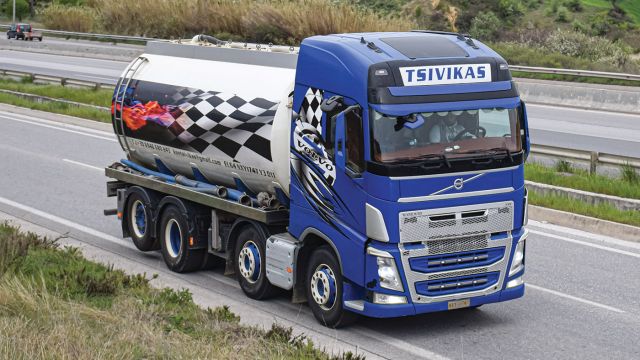 Καρό σημαίες και αγωνιστικά χαρακτηριστικά για το FH